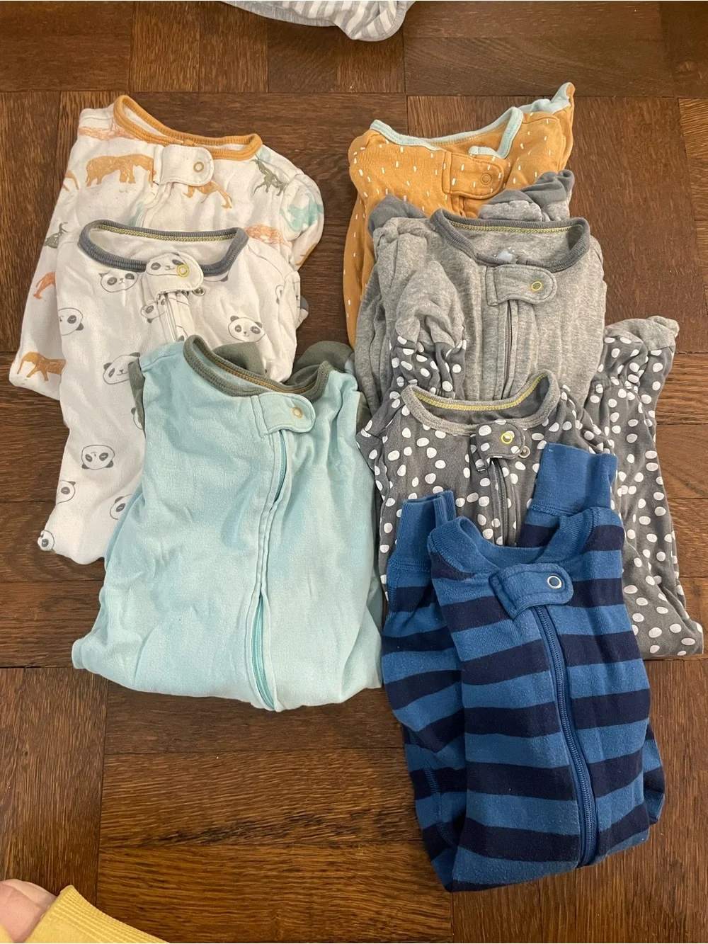 Lot of 7 zip up sleep suits 3-6 months
